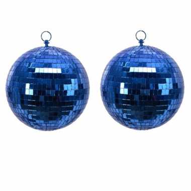2x blauwe disco spiegelballen kerstballen 8 cm