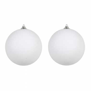 2x witte grote kerstballen met glitter kunststof 18 cm