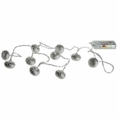 Zilveren kerstballen met verlichting