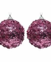 2x fuchsia roze kerstballen 8 cm met folie strookjes kunststof kerstversiering