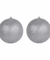2x zilveren grote decoratie kerstballen met glitter kunststof 25 cm